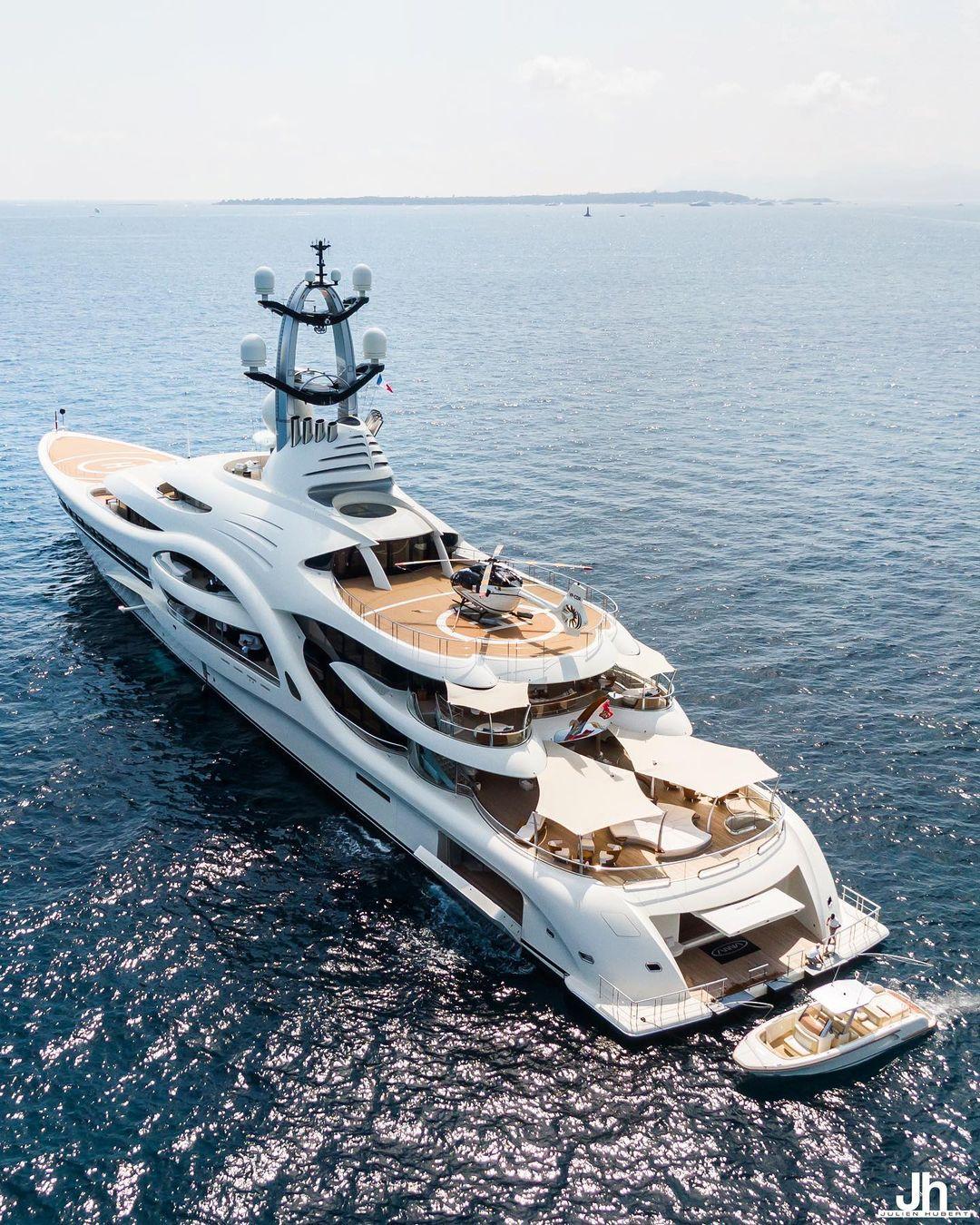 Rybolovlev's yacht